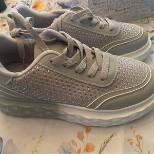 Wanted Silver Grey Glitter Mesh Big Kids “Tiarra” Sneakers NIB